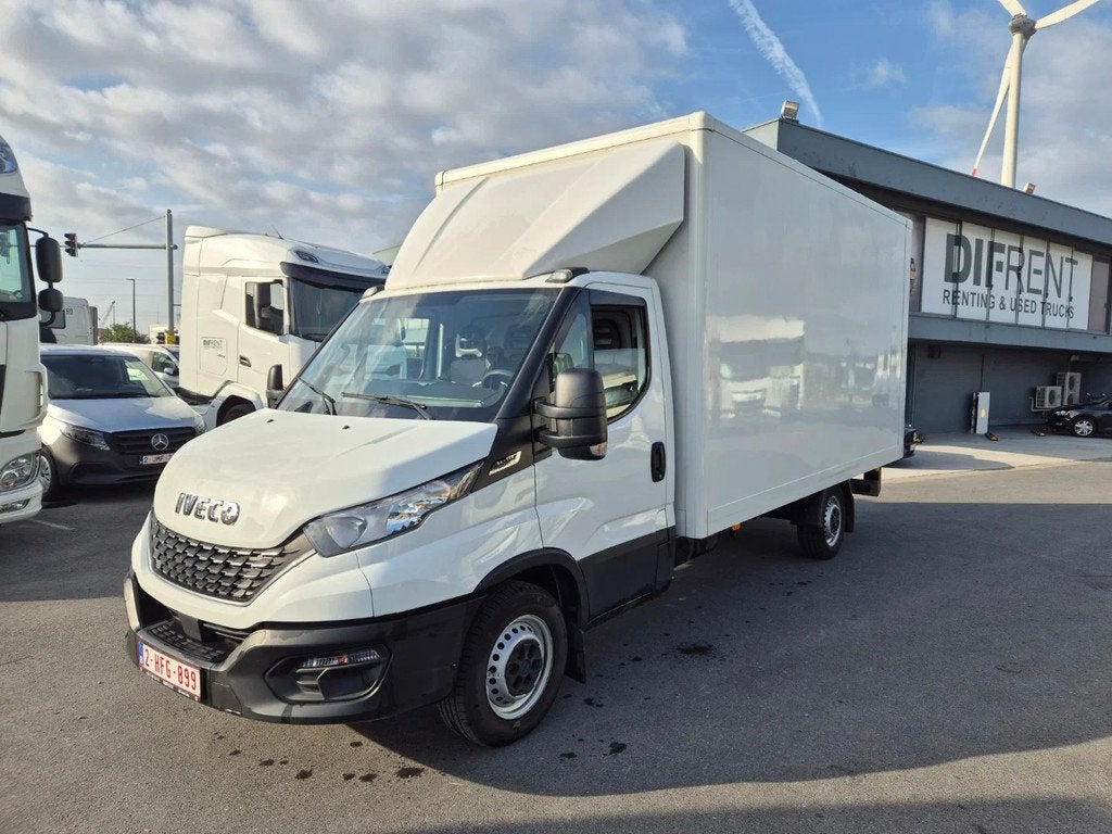 Iveco Daily 35 S 14 A8 (bj 2021), Auto's, Bestelwagens en Lichte vracht, Achterwielaandrijving, Gebruikt, Euro 6, Iveco