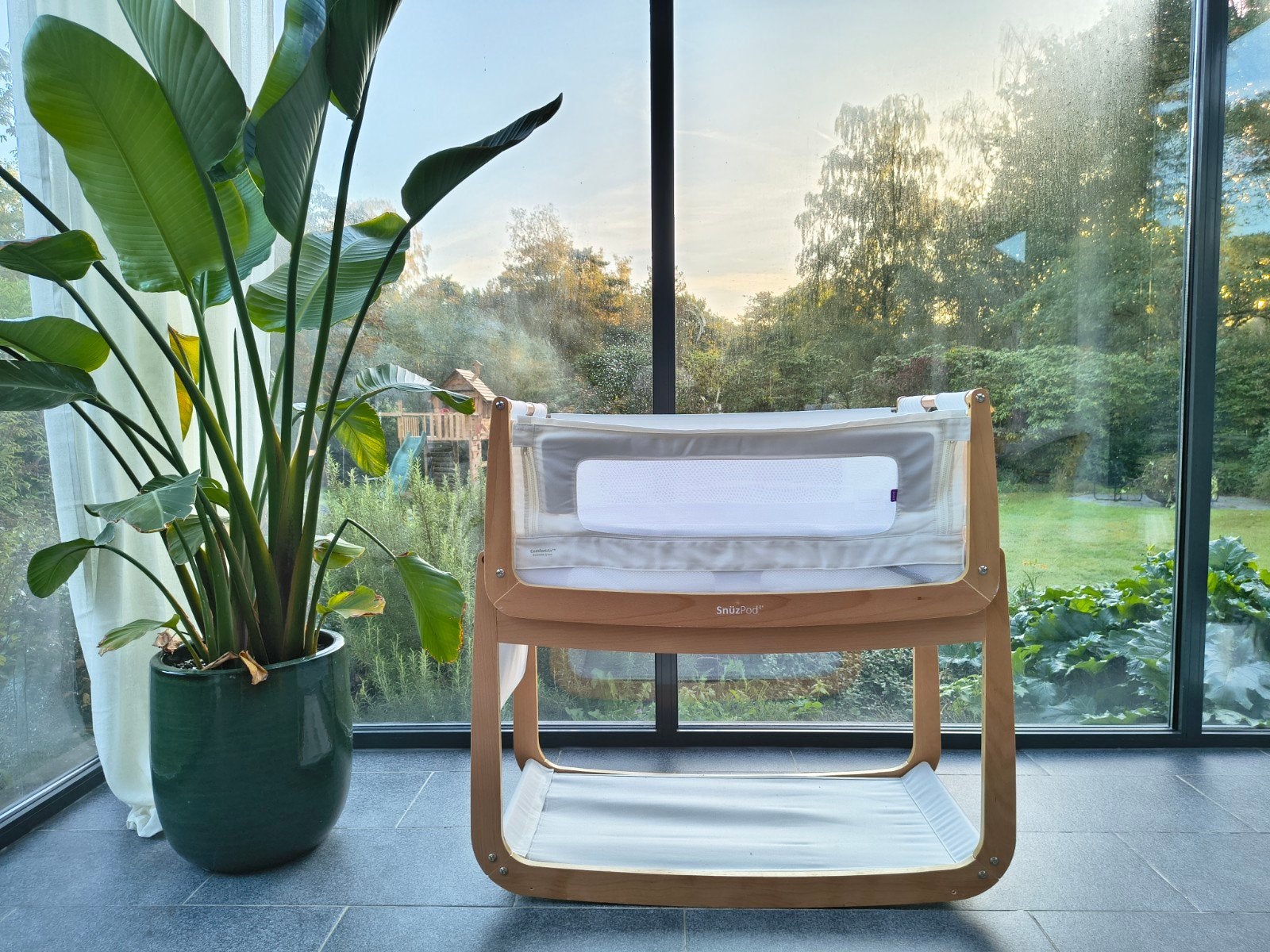 SnüzPod 4 co-sleeper + AeroSleep matras en accessoires, Kinderen en Baby's, Ophalen