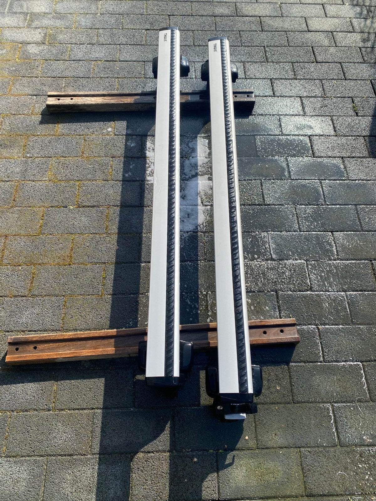 Barres de toit Thule Ford Kuga 2023 fermées d.rails, Enlèvement, Comme neuf