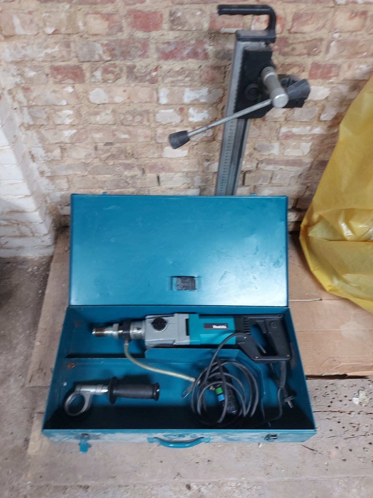 MAKITA DBM131W diamantboormachine 1700W 132mm + boorstatief, Ophalen
