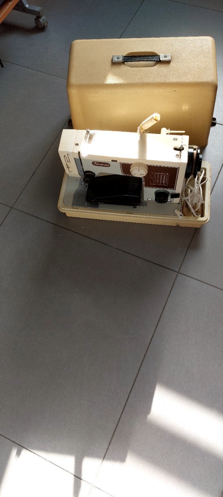 naaimachine graciavergt onderhoud, Ophalen, Naaimachine