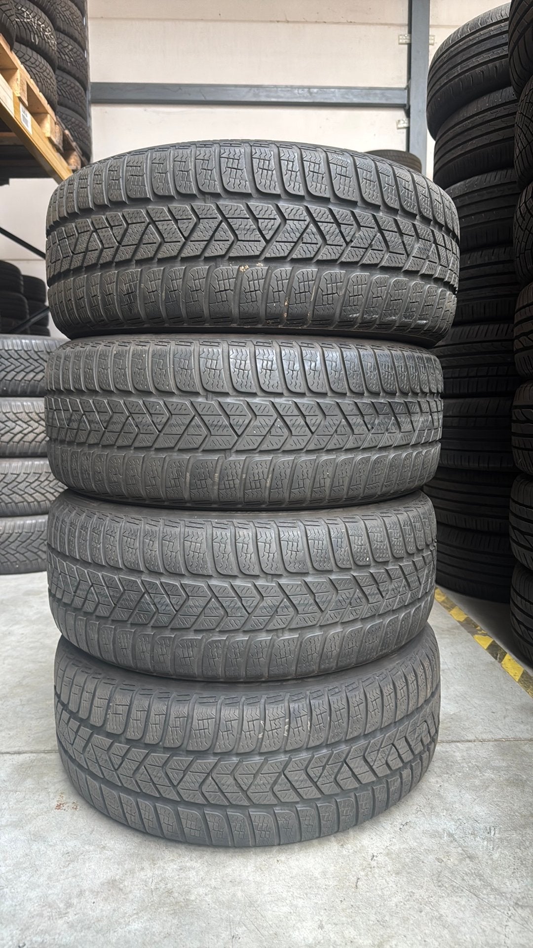 Pneus d'hiver 2155517 215/55/17 215/55R17 marque Pirelli, Enlèvement