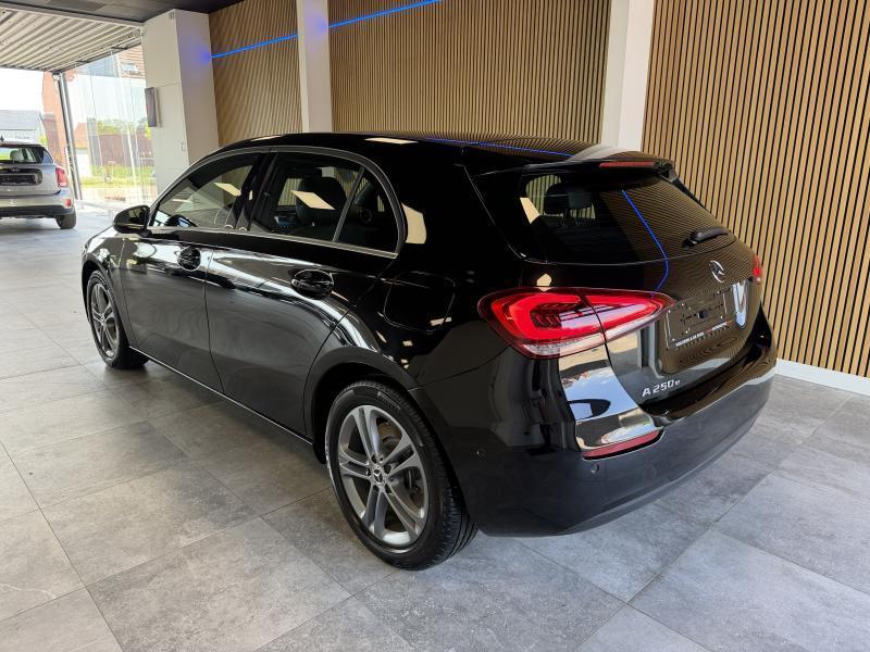 Mercedes-Benz A 250 e Hybrid pano lederen zetels 1ste eigena, Auto's, Mercedes-Benz, Automaat, 32 g/km, Zwart, 5 deurs