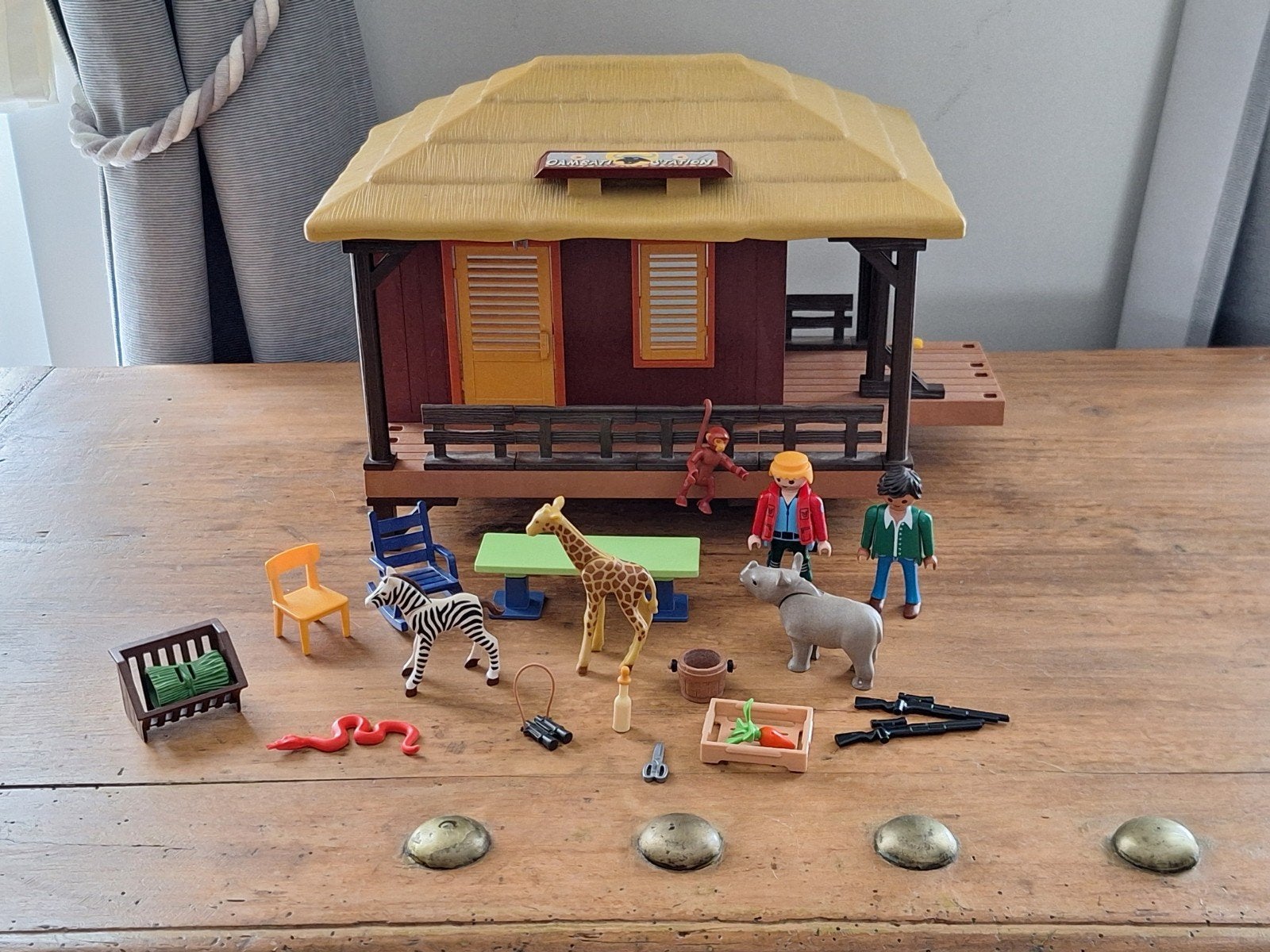 Playmobil cabane des aventuriers