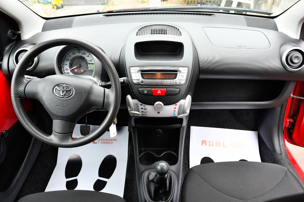Toyota Aygo 1.0 / 2013*Très Propre*, Autos, Toyota, Rouge, Euro 5, Achat, Entreprise