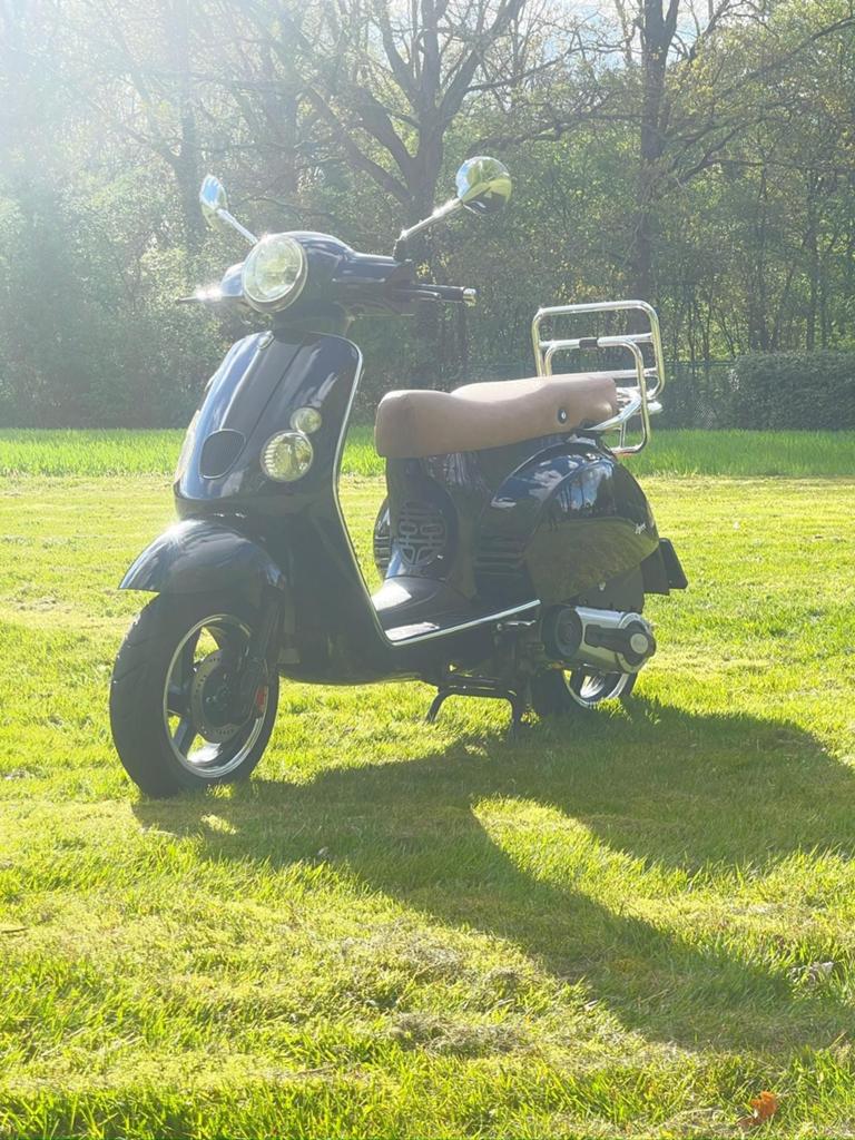 Neco agira 125cc, Fietsen en Brommers, Scooters | Kymco, Zo goed als nieuw, Overige modellen, Benzine, Ophalen