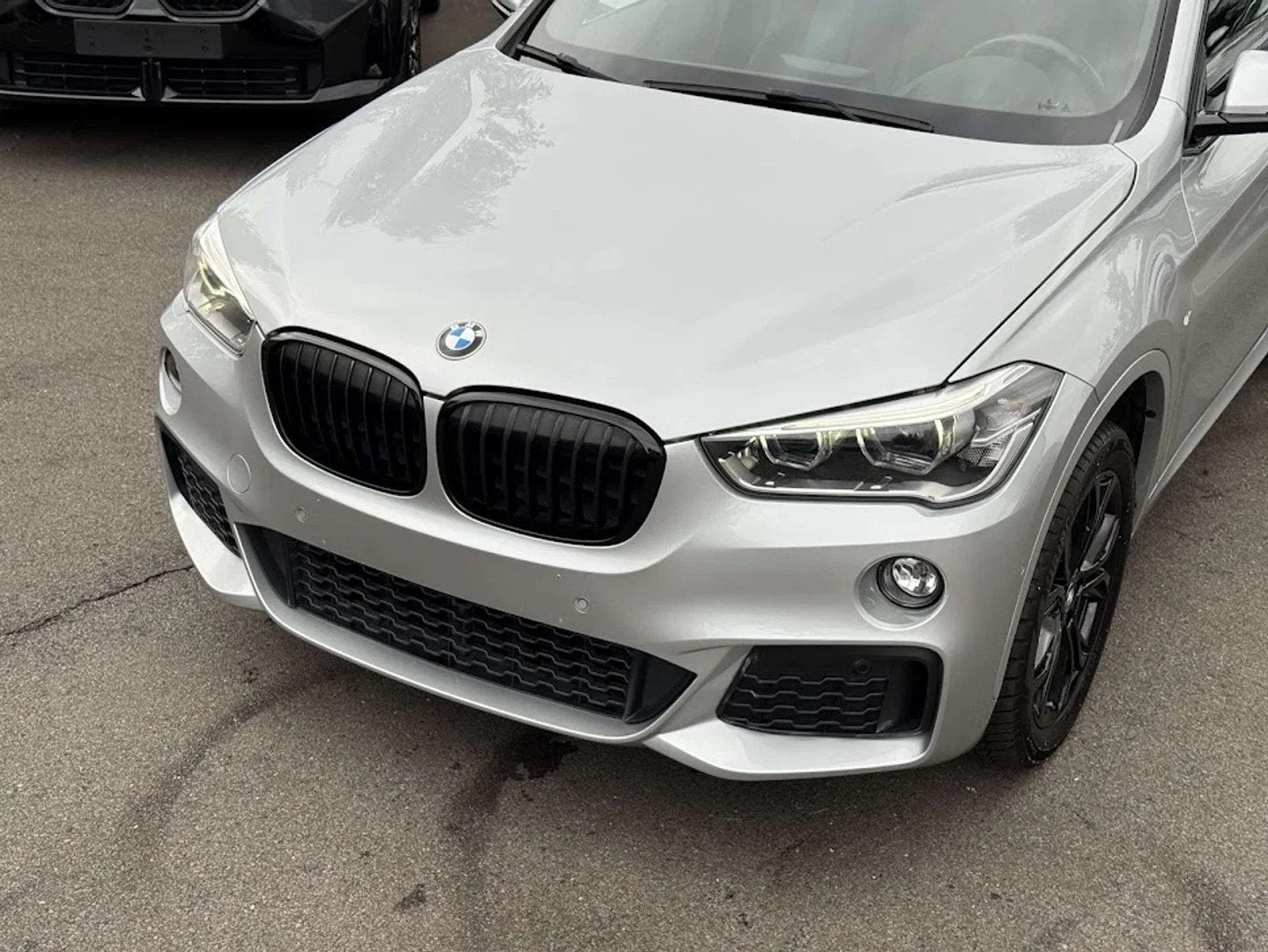 BMW X1 sDrive18dA M Sport / PANO / LEDER / HUD / KEYL / CAM, Autos, BMW, Argent ou Gris, Achat, Entreprise, 2135 kg