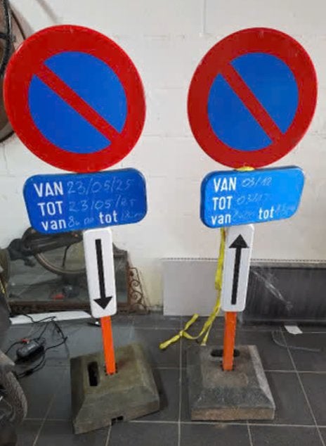 TE HUUR: Parkeerborden E1, Ophalen, Zo goed als nieuw