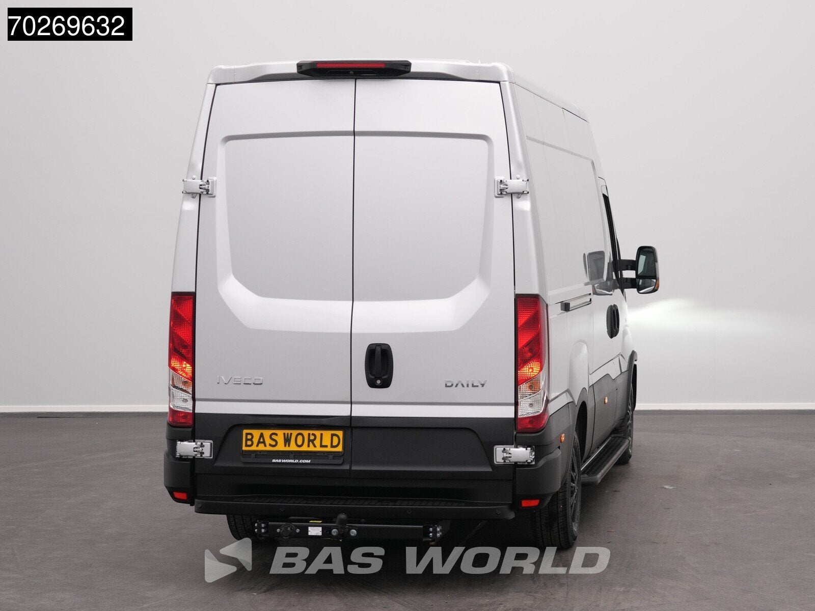 Iveco Daily 35S21 BPM VRIJ! 210PK 3.0L Automaat 2025 Black E, Auto's, Stof, Euro 6, 4 cilinders, Iveco