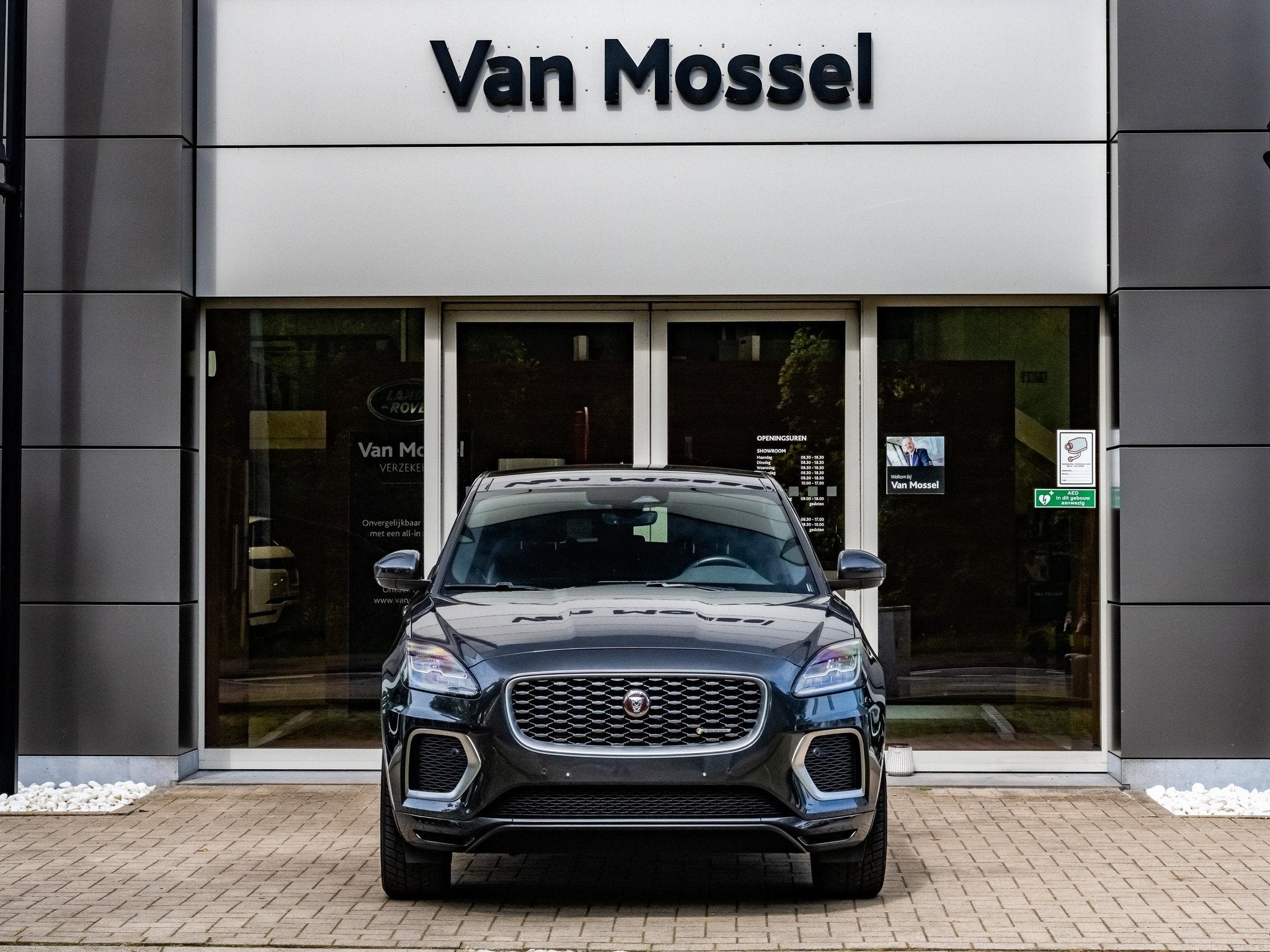 Jaguar E-Pace P300e R-Dynamic S (automatique), Autos, Cuir, Argent ou Gris, Achat, Euro 6