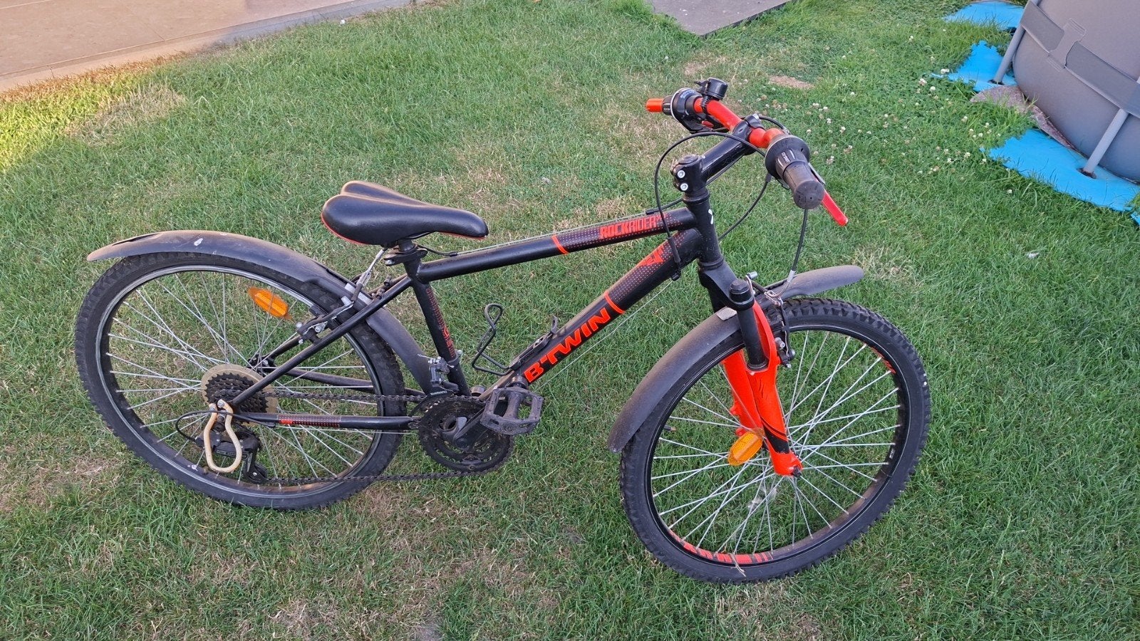 Fiets 24 inch - achterband moet een nieuwe binnenband, Fietsen en Brommers, Ophalen
