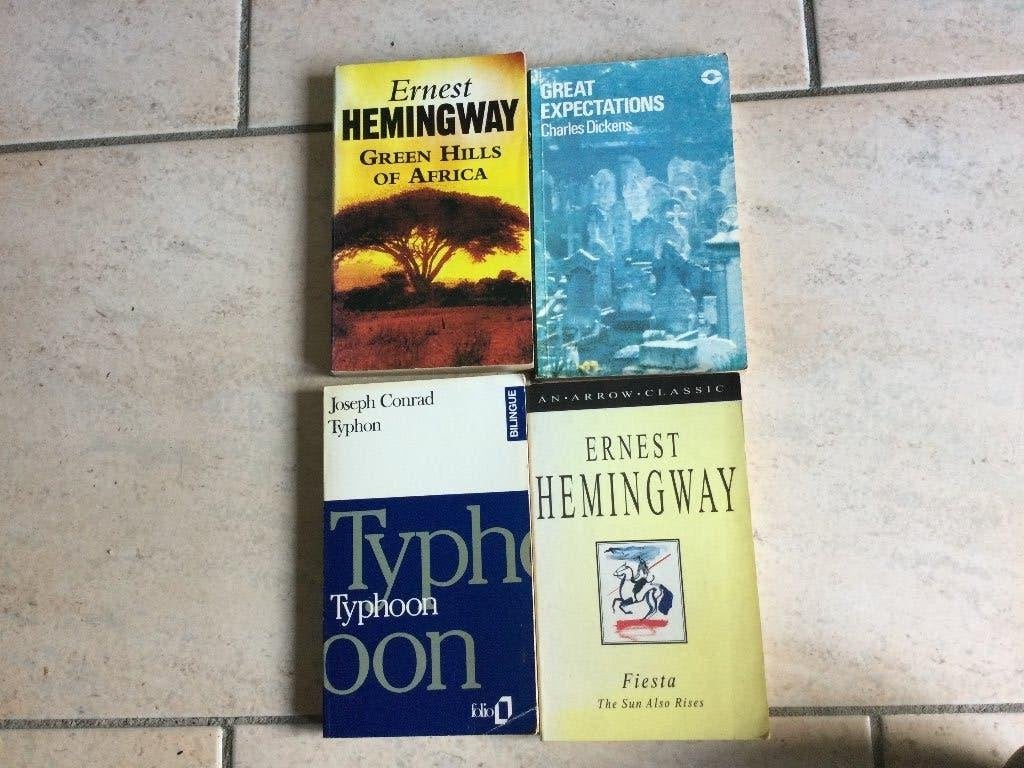ENGELS: „TYFOON” HEUVELS VAN AFRIKA „FIESTA” VERWACHTINGEN”, Ophalen of Verzenden, CONRAD/HEMINGWAY/DICKENS