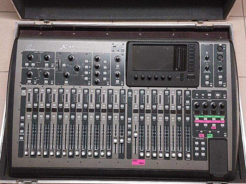 Behringer X32 + Flight Case, Musique & Instruments, Enlèvement, Comme neuf, 20 canaux ou plus