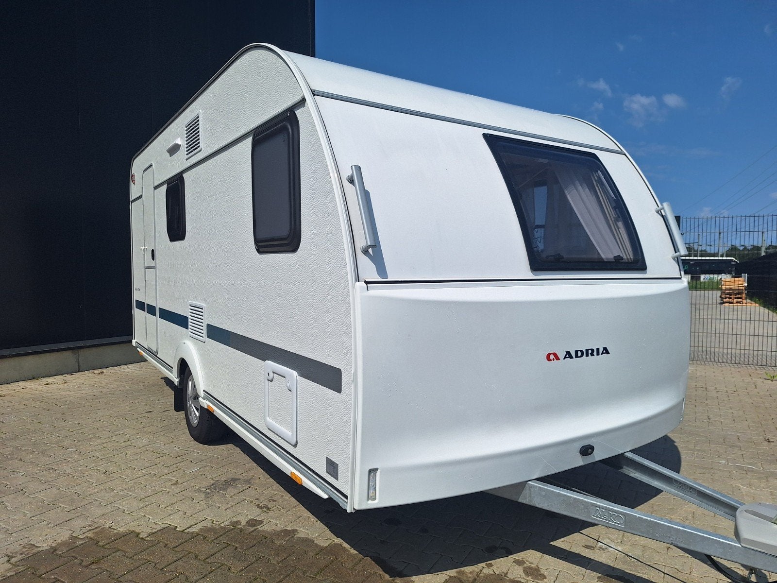 2026 Modell - Adria Aviva 472 PK - Incl Mover + Voortent -, Caravans en Kamperen, Caravans, Standaardzit, Schokbreker, Dwars-stapelbed