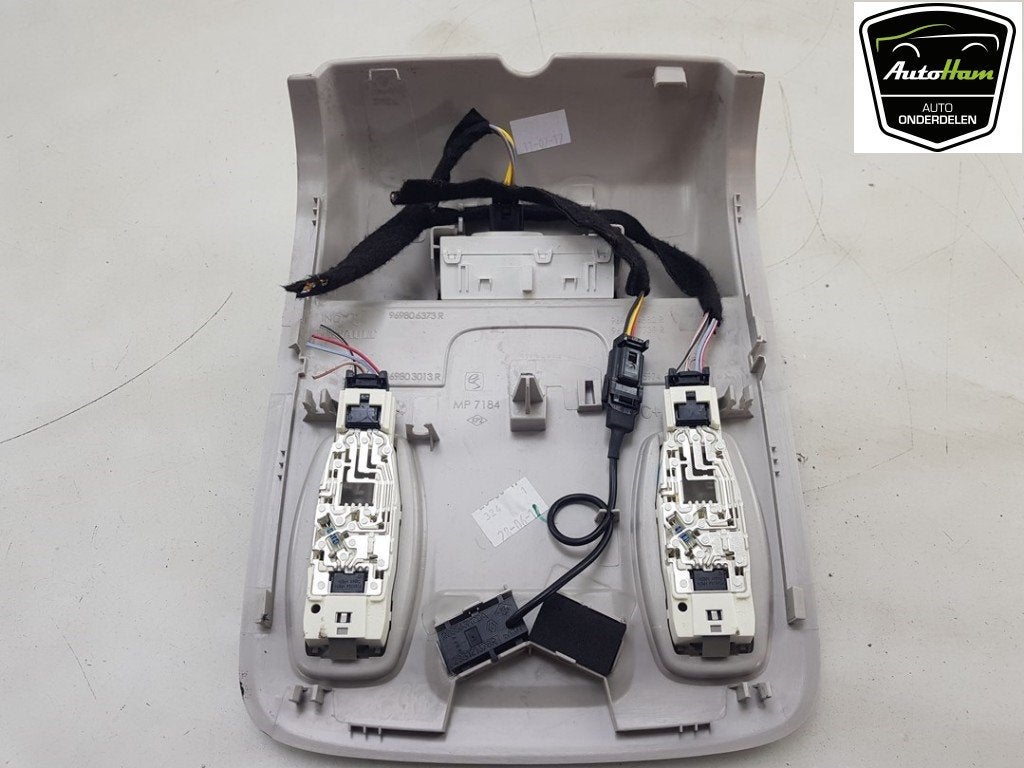 BINNENVERLICHTING VOOR Renault Megane IV (RFBB) (01-2015/-), Gebruikt, Renault, Peter-Huppertz-Straße 5
51063  Köln, DE, Dialog.deutschland@renault.de