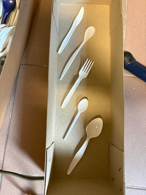 184 couverts en plastique, Enlèvement ou Envoi, Comme neuf, Couverts individuels