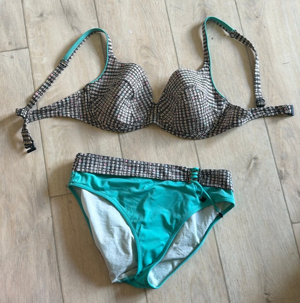 Bikini Lidea cup C maat 42, Kleding | Dames, Badmode en Zwemkleding, Ophalen of Verzenden, Zo goed als nieuw, Meerkleurig, Bikini