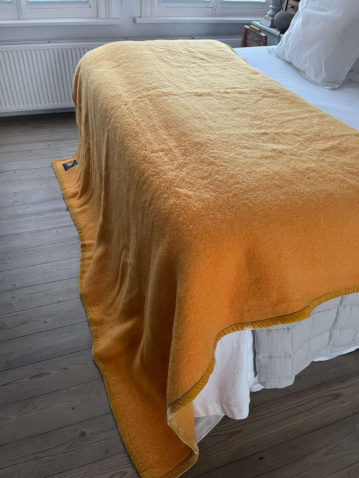 NIEUW DEKEN WOONDEKEN SOLE MIO DONKERGEEL 100%WOL, Huis en Inrichting, Geel, Ophalen of Verzenden, Deken of Dekbed, Nieuw