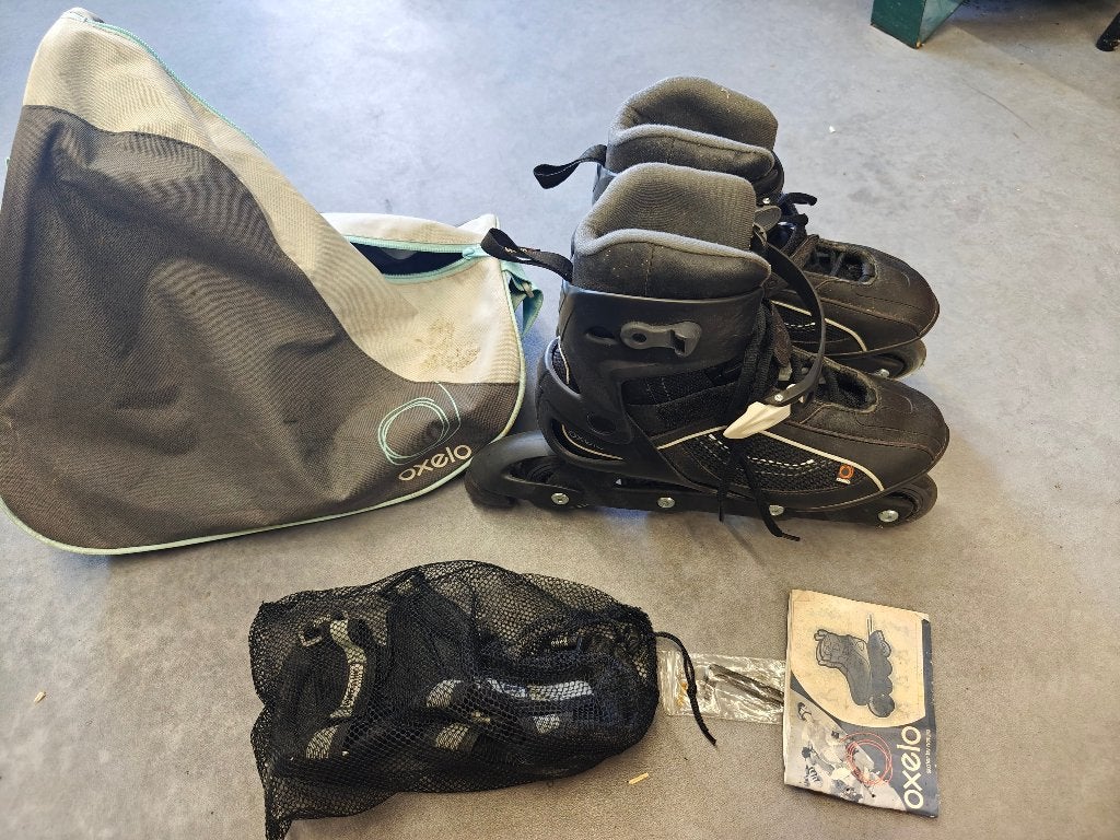 Rollers Oxelo taille 41 + protections (genouillères) et sac, Sports & Fitness, Patins à roulettes alignées, Autres marques, Rollers 4 roues en ligne