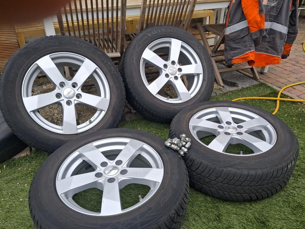 Winterbanden op velg Tucson 2020 19inch 225/60 B17 103H m+s, Ophalen, Gebruikt, Banden en Velgen, 17 inch