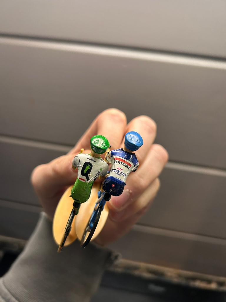 Ben op zoek naar PVC miniatuur wielrennertjes zie foto, Enlèvement ou Envoi