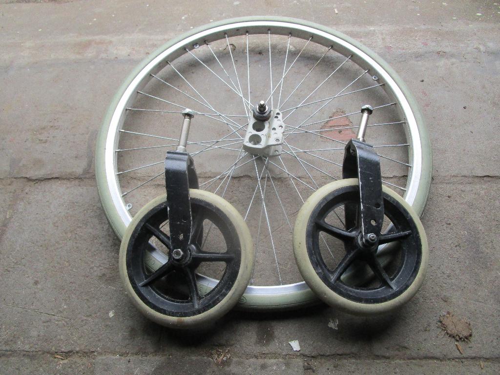 rolstoel banden, Diversen, Ophalen, Zo goed als nieuw, Duwrolstoel