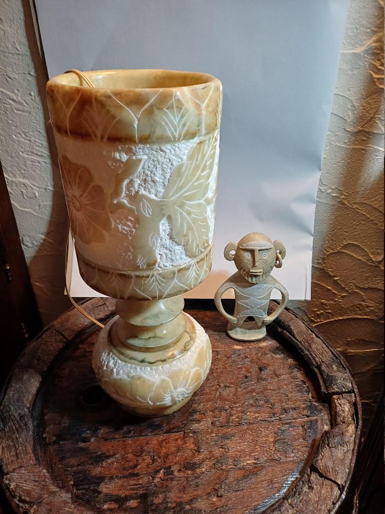 Lampe en albâtre (+ statuette), Ophalen