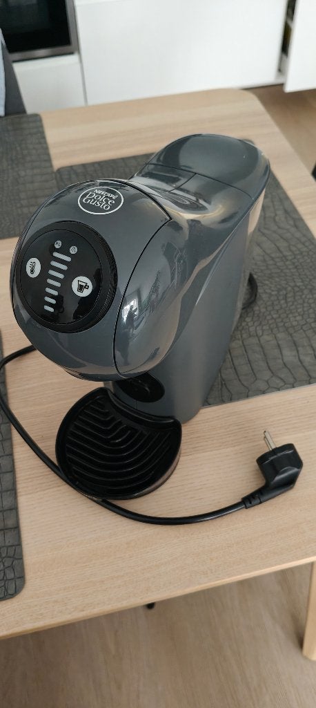 Koffiemachine Krups NESCAFÉ Dolce Gusto Genio S KP240, Elektronische apparatuur, Ophalen, Koffiemachine, Zo goed als nieuw, 1 kopje