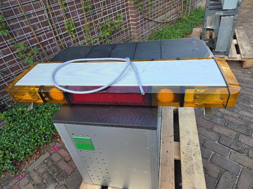 Whelen Freedom led flitsbalk met amber lenzen. Lang 1.15 m, Ophalen