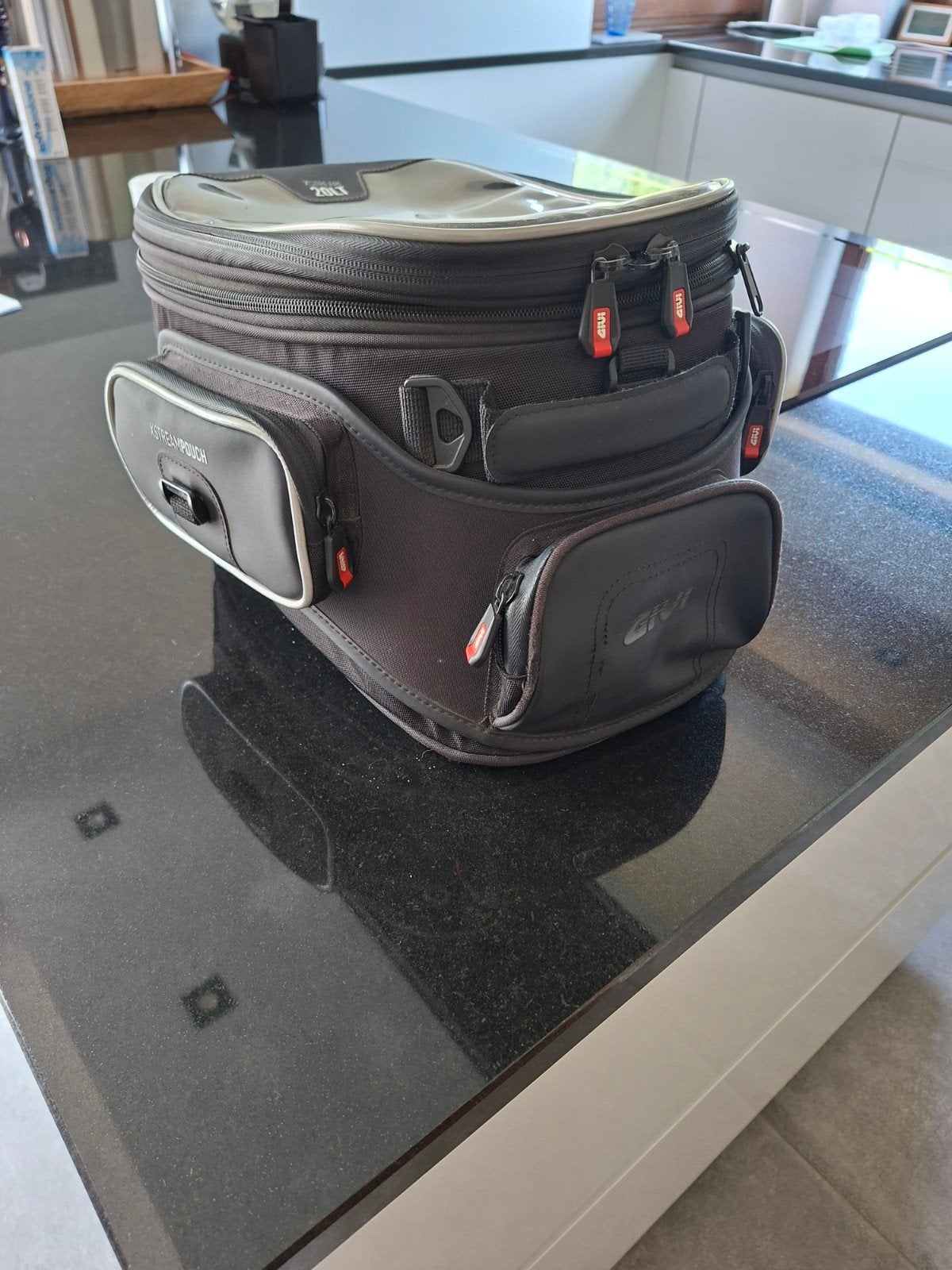 Sacoche de réservoir Givi XStream 20 litres, Motos, Enlèvement ou Envoi, Utilisé