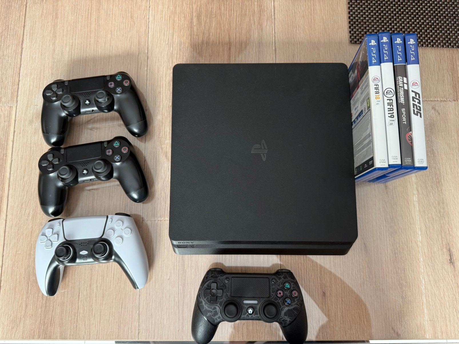 Ps4 slim 1To avec 4 jeux, Games en Spelcomputers, Spelcomputers | Sony PlayStation 4, Ophalen, Zo goed als nieuw, Slim