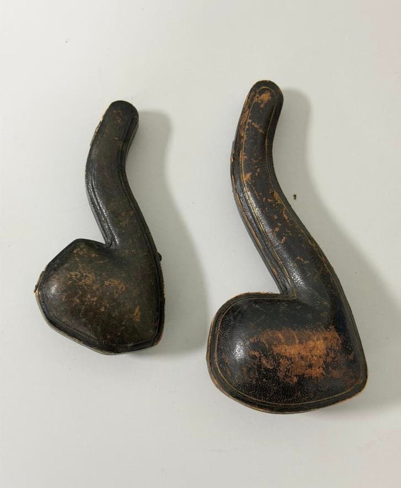 Étui à pipe antique 2X étui à tuyaux en cuir ADP tuyaux, Enlèvement ou Envoi, Comme neuf, Narguilé