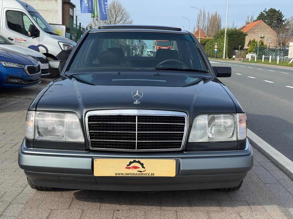 Mercedes W124 E 220 Benzine 148.893 km 1Ste Eigenaar, Auto's, 4 deurs, Achterwielaandrijving, Zwart, Bedrijf