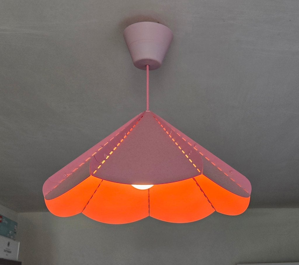 IKEA Jonosfär hanglamp (roze), Huis en Inrichting, Lampen | Hanglampen, Ophalen of Verzenden, Zo goed als nieuw, Kunststof