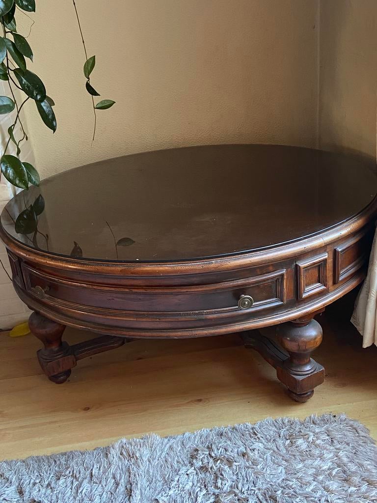 Belle table basse ronde en noyer, Enlèvement