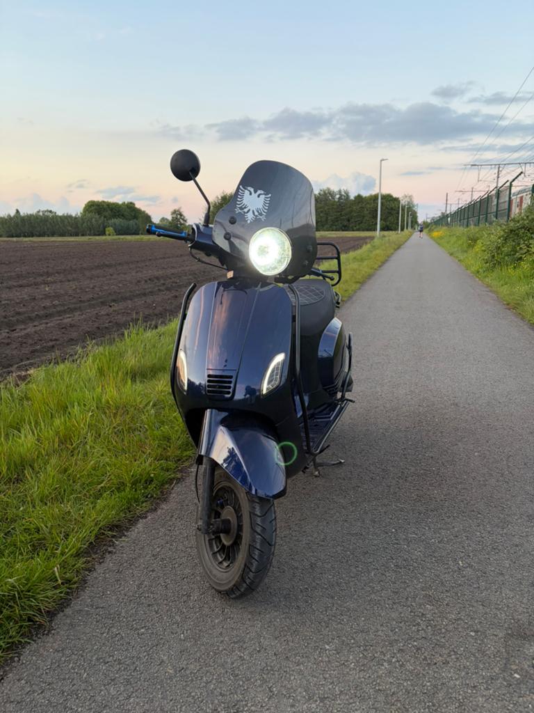 80cc GTS Toscana A klasse, Fietsen en Brommers, Snorfietsen en Snorscooters, Zo goed als nieuw, Overige merken, Benzine, Ophalen