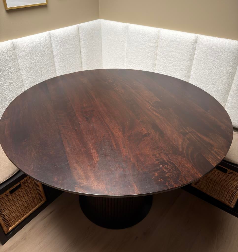 Round wooden (walnut) table, Ophalen of Verzenden, Zo goed als nieuw
