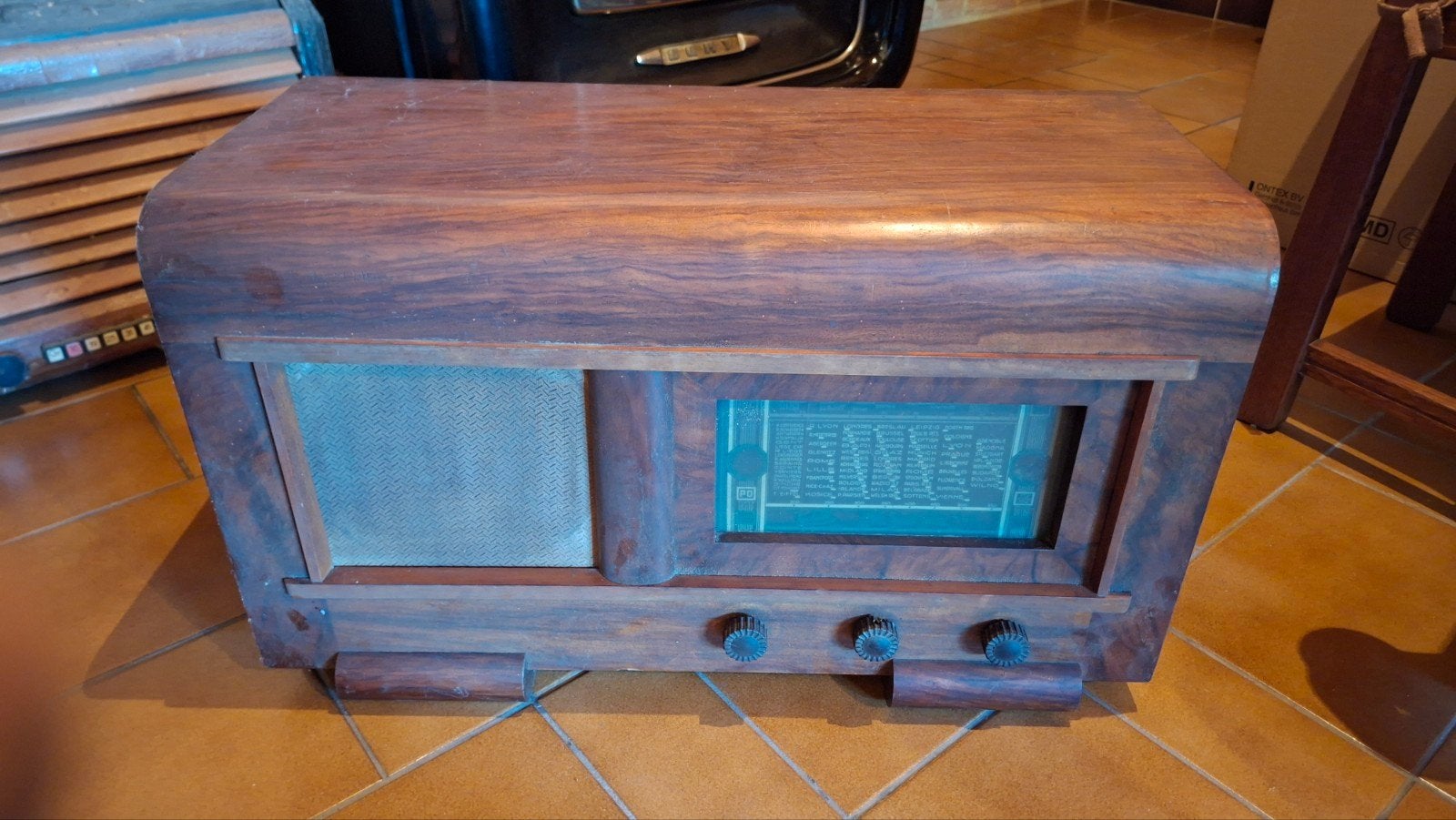 Radio en bois années 1940-1950., Enlèvement