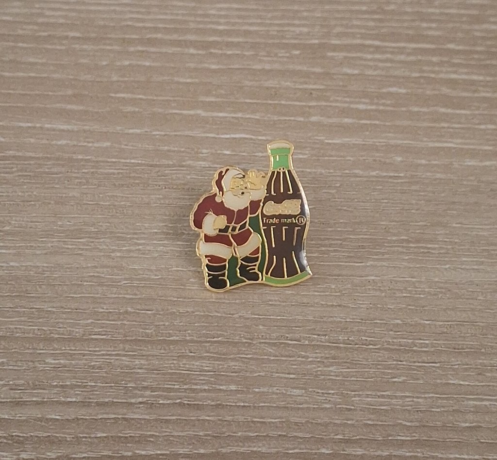 PIN - COCA COLA - KERSTMAN - SANTA CLAUS, Verzamelen, Verzenden, Gebruikt, Merk, Speldje of Pin