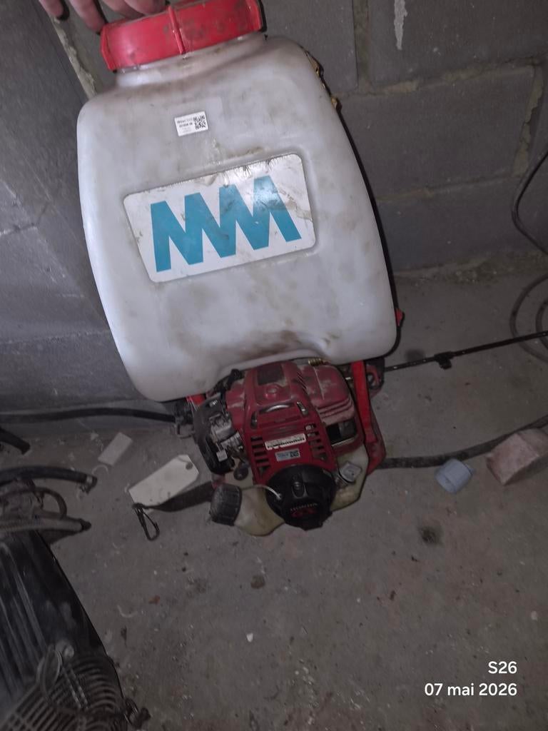 Pulverisateur pour pieces a reparer moteur Honda, Enlèvement