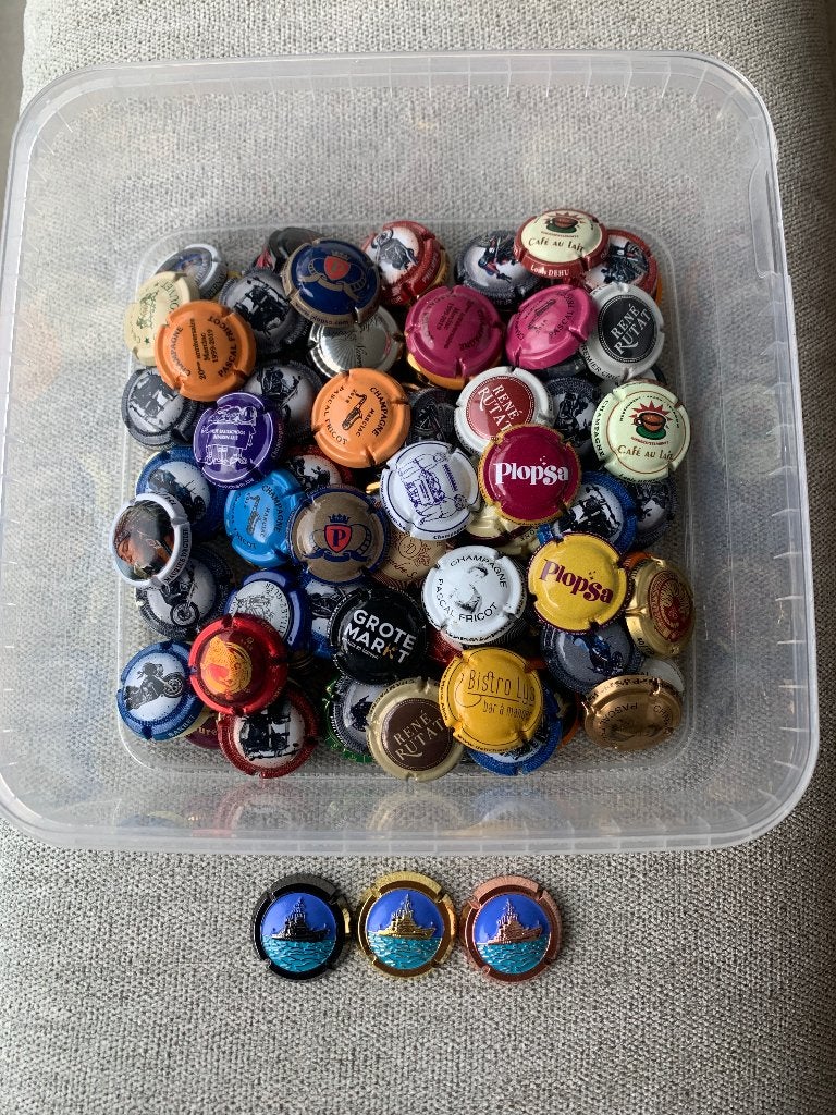 Lot A6 : lot 150 champagne capsules, Ophalen of Verzenden