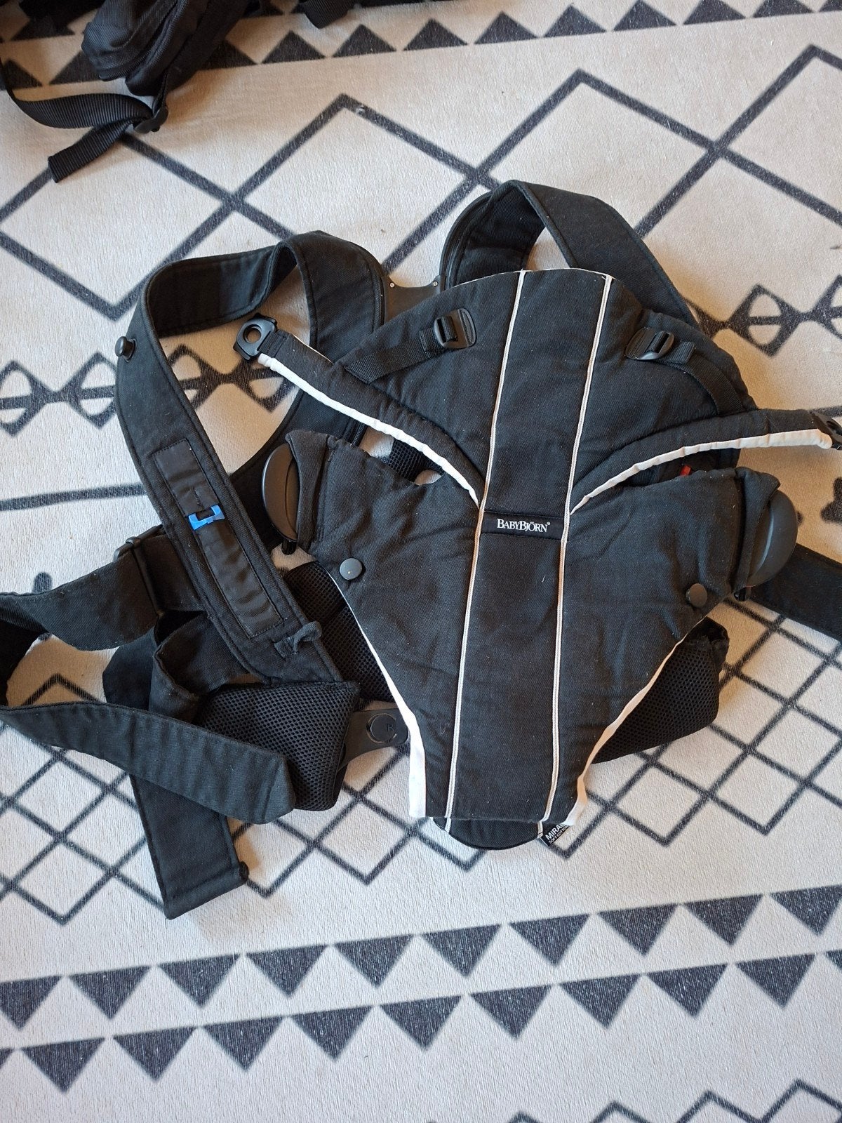 Porte bébé BabyBjorn Baby carrier, Enfants & Bébés, Porte-bébé, Ventre, Enlèvement, Utilisé