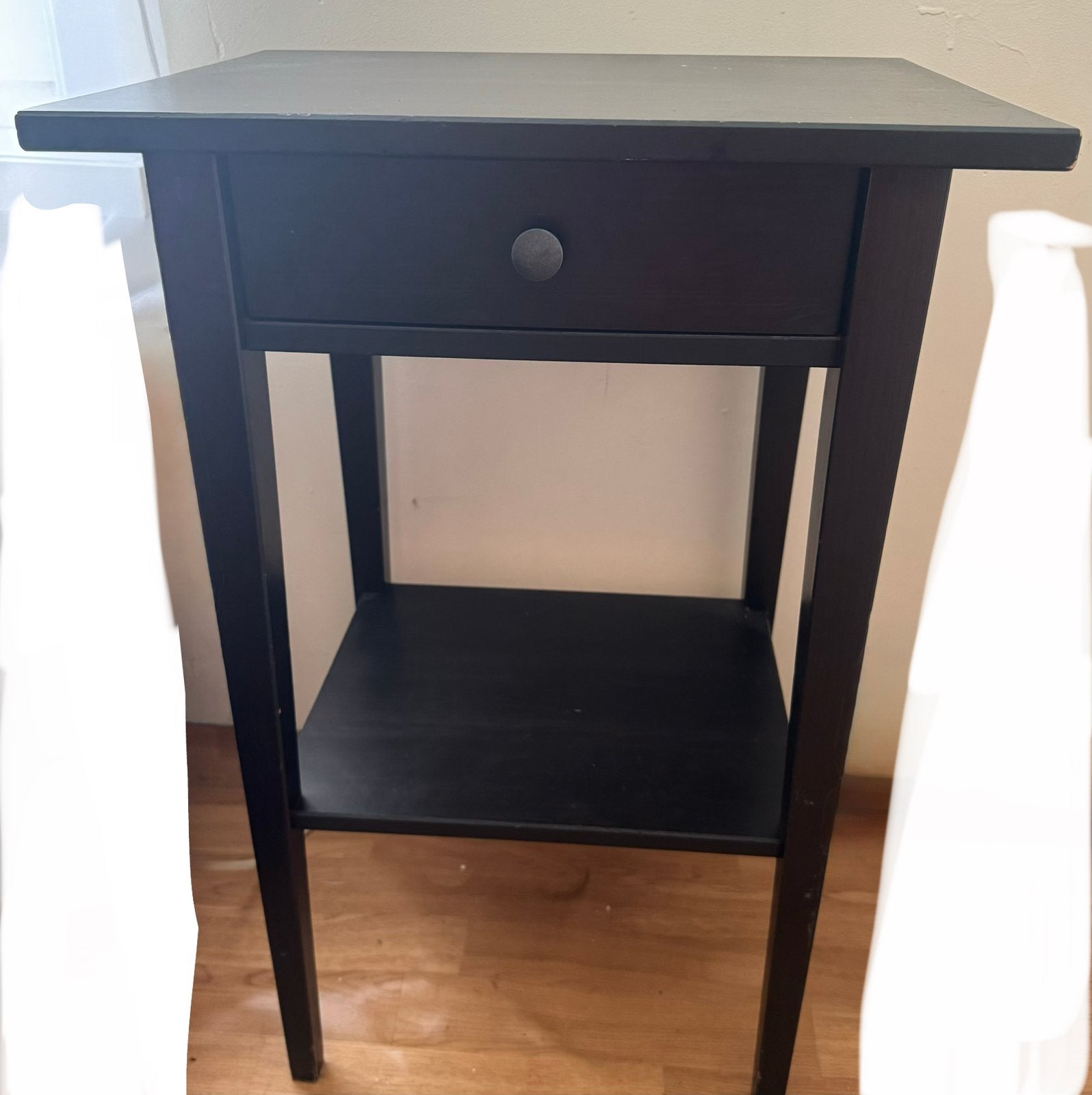 Table de chevet noire, 45 à 65 cm, Comme neuf, Enlèvement, 55 à 70 cm