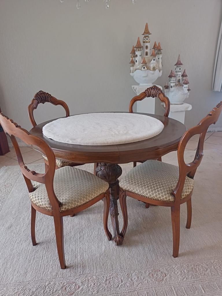 Antieke tafel en stoelen, Ophalen