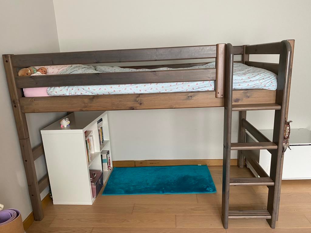 Lit surélevé enfant FLEXA en bois massif – matelas 90200, Kinderen en Baby's, Kinderkamer | Stapelbedden en Hoogslapers, Gebruikt