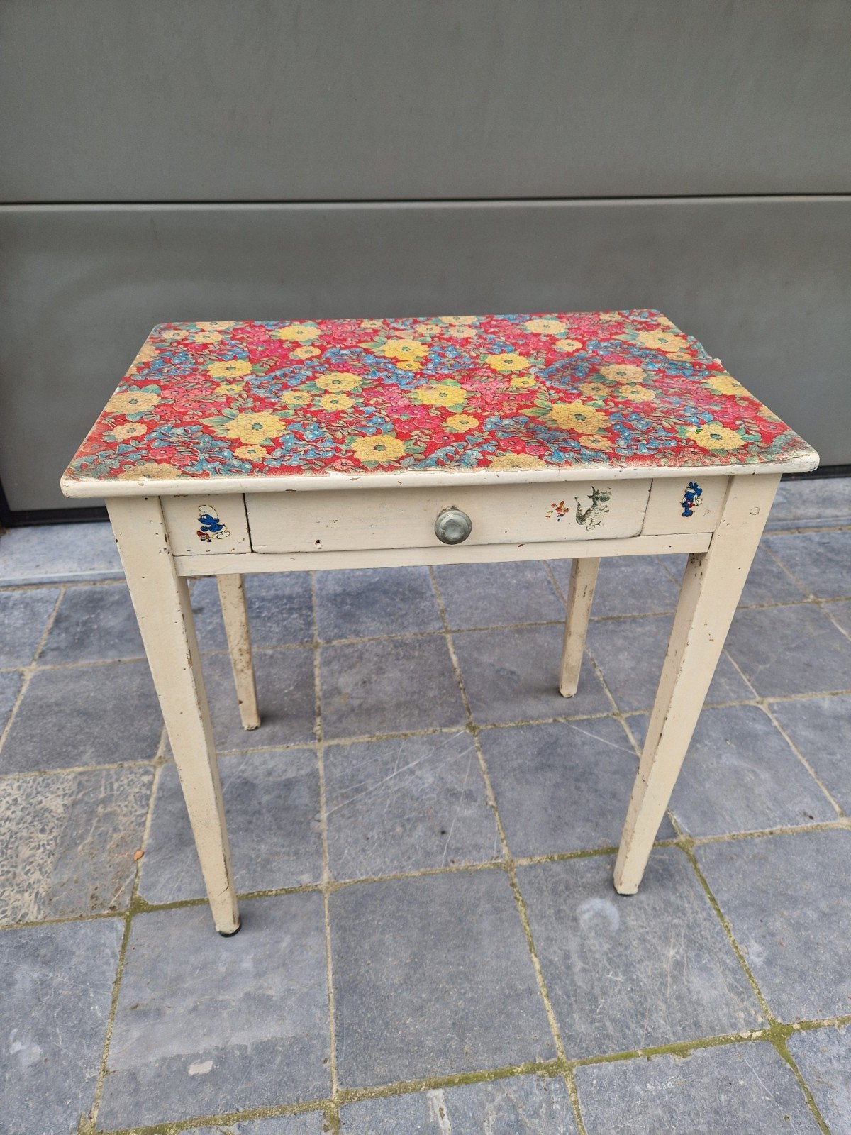 kleine vintage bijzettafel met schuif, Ophalen