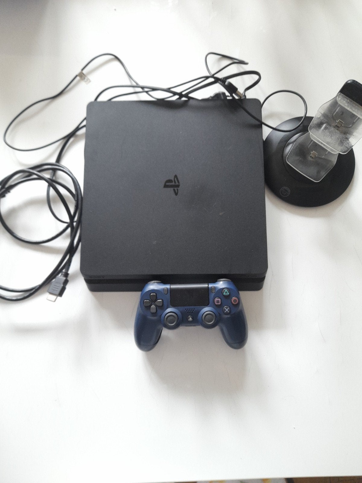 ps4 slim avec 1 manette + chargeur manette, Consoles de jeu & Jeux vidéo, Enlèvement, Utilisé, Avec 1 manette, Slim