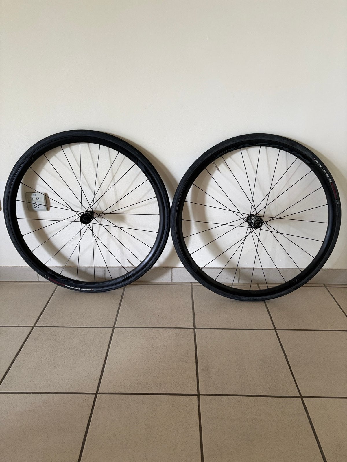 Jantes Fulcrum 600DB, Vélos & Vélomoteurs, Enlèvement, Comme neuf, Pneu