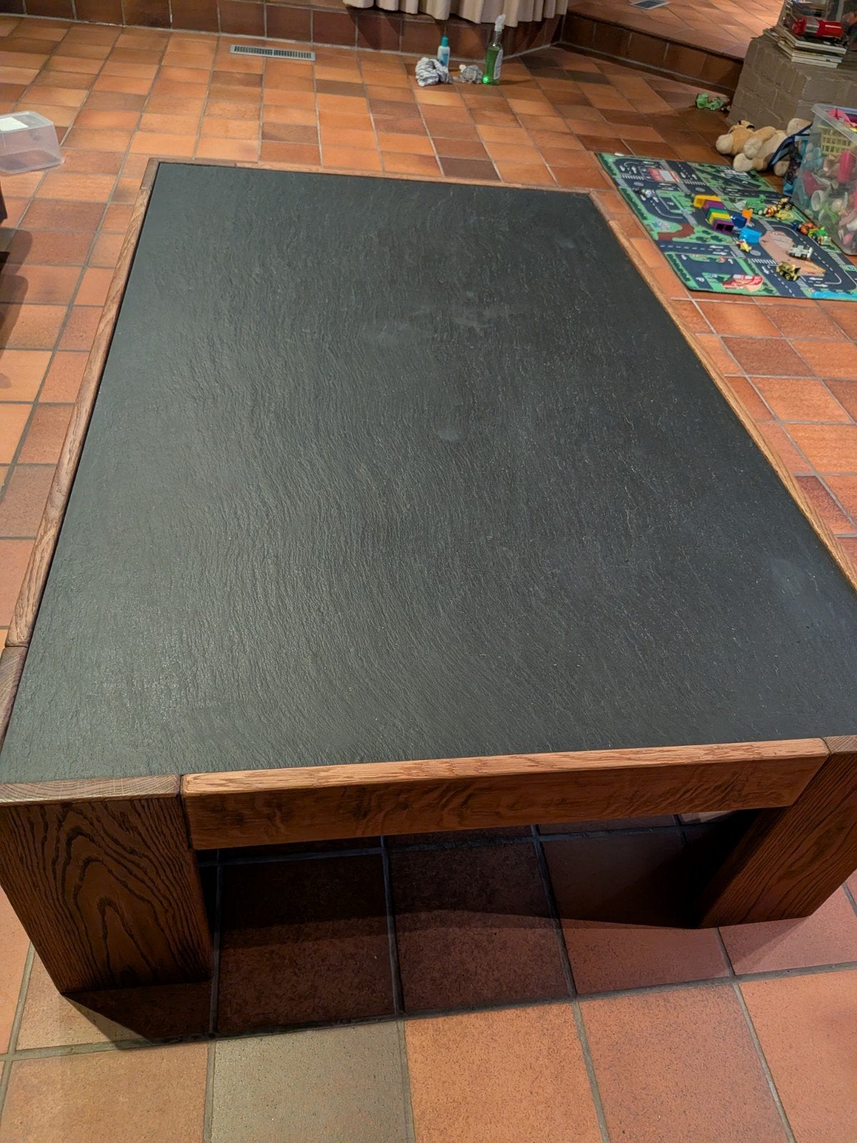 2 Eiken salontafels met leisteen blad, Huis en Inrichting, Ophalen, Gebruikt, 100 tot 150 cm, Eikenhout
