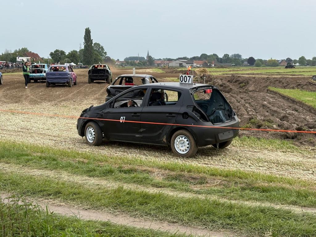 Auto gezocht voor de cross